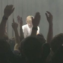 Lindstrom-live